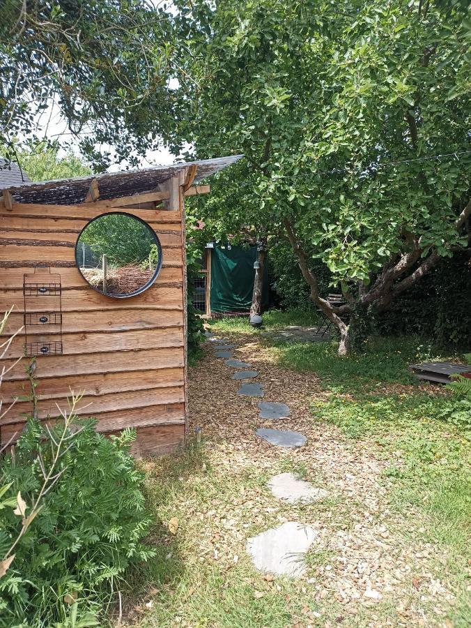 L'Echappee Au Jardin, Yourte Bucolique Godinne Экстерьер фото